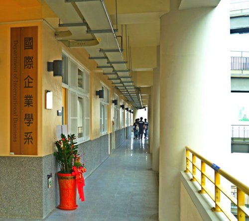 賀! 本院鄭尹惠教授及謝銘元副教授獲得教育部112年度特殊優秀人才彈性薪資獎勵！